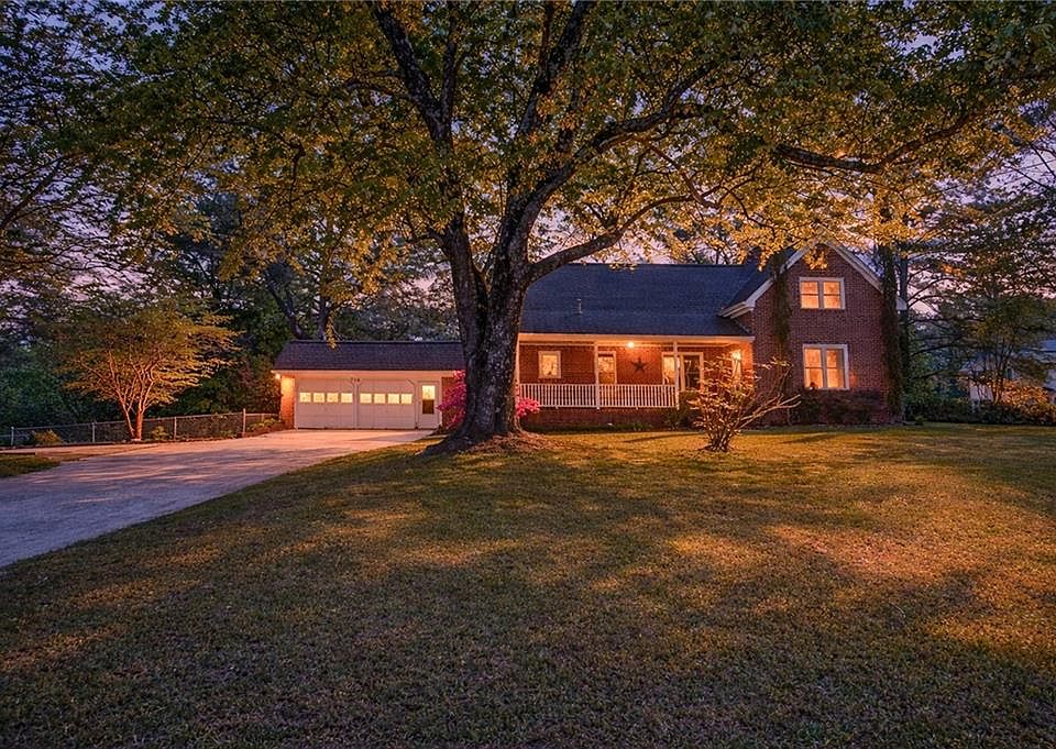 1st image of 716 Killian Hill Rd
