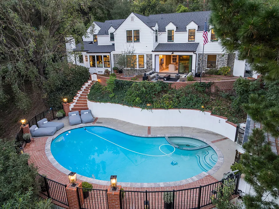 3100 Coldwater Canyon Ave