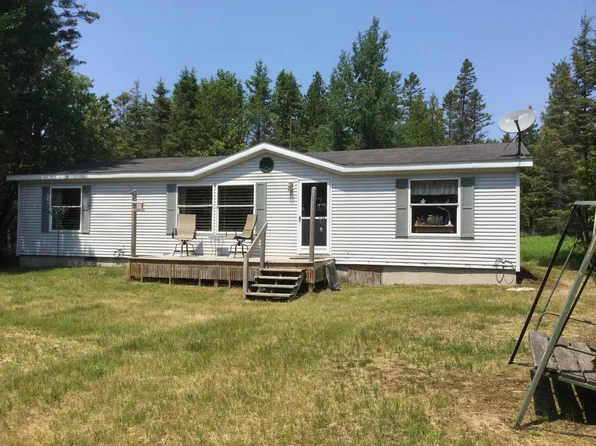 850 S Lakeside Rd, Cedarville, MI 49719