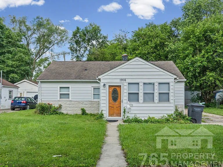 1916 N 27th St — Photo 1