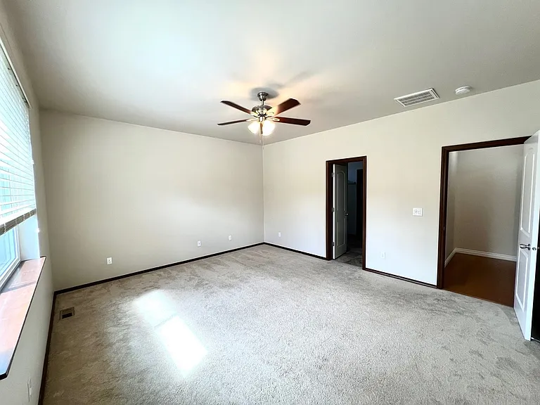 7704 W Washington Ave — Photo 37