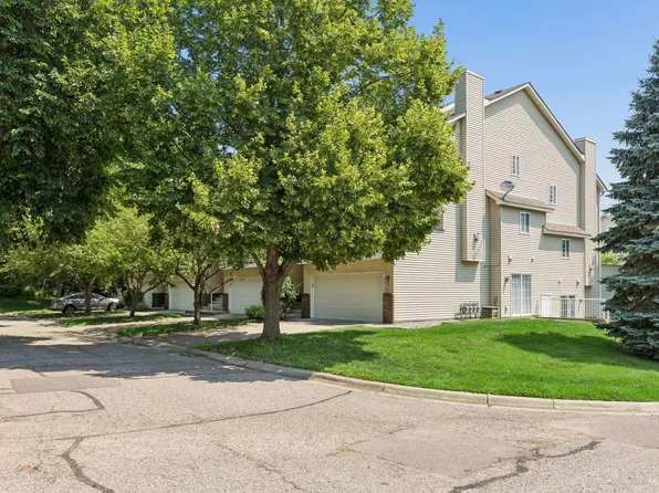 306 Brickyard Dr, Chaska, MN 55318
