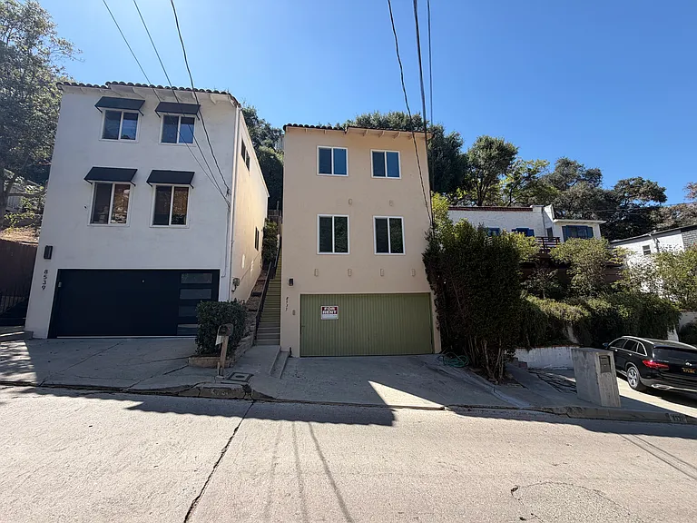 8535 Lookout Mountain Ave — Photo 49