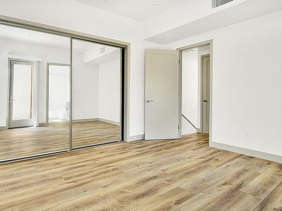 4th image of 440 Palm Dr Unit 3