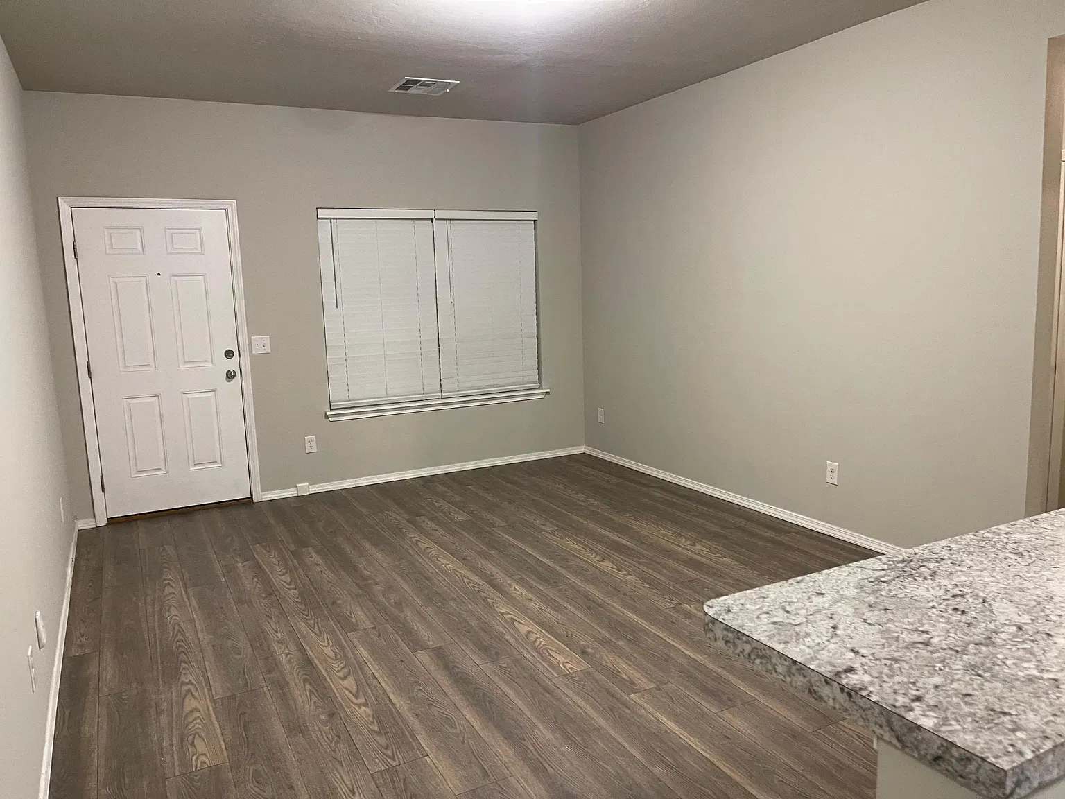 3 bed, 1304 sqft, $1,430 — Photo 4