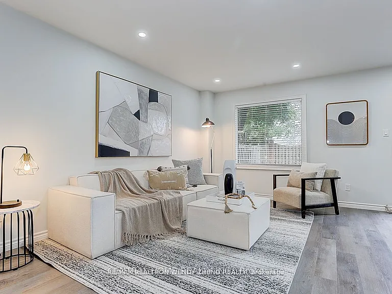 12 Woolen Mill Rd — Photo 3