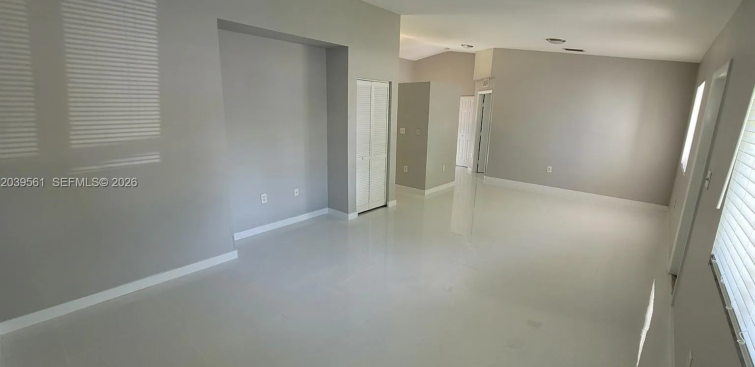 3 bed, 1332 sqft, $2,900 — Photo 3