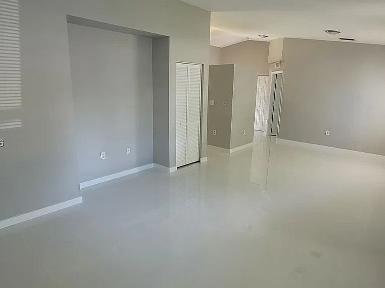 10270 SW 173rd Ter — Photo 3