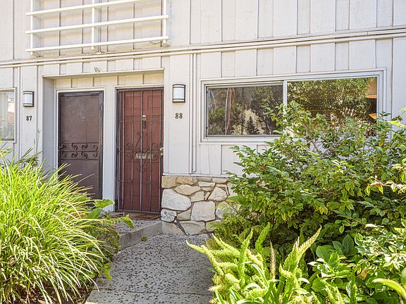 2nd image of 4040 Grand View Blvd Unit 88