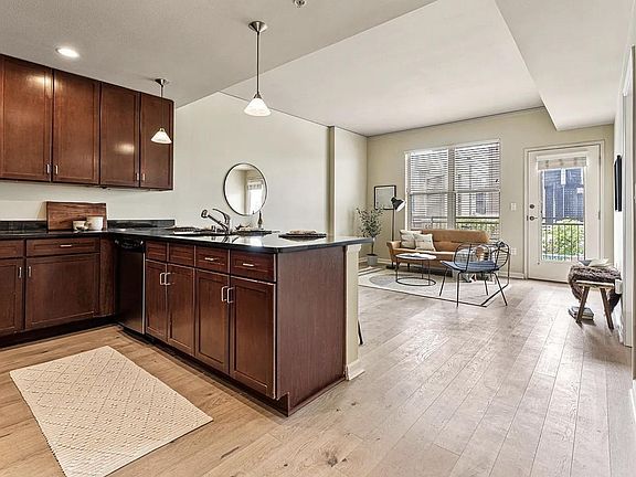 5th image of 1975 N Grant St Unit 609