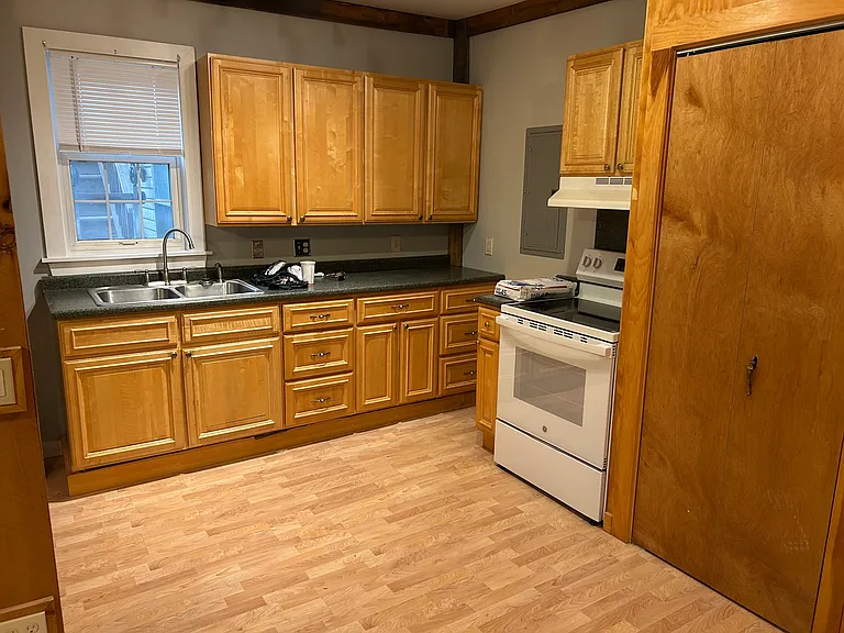 29 Grove St #5 — Photo 3