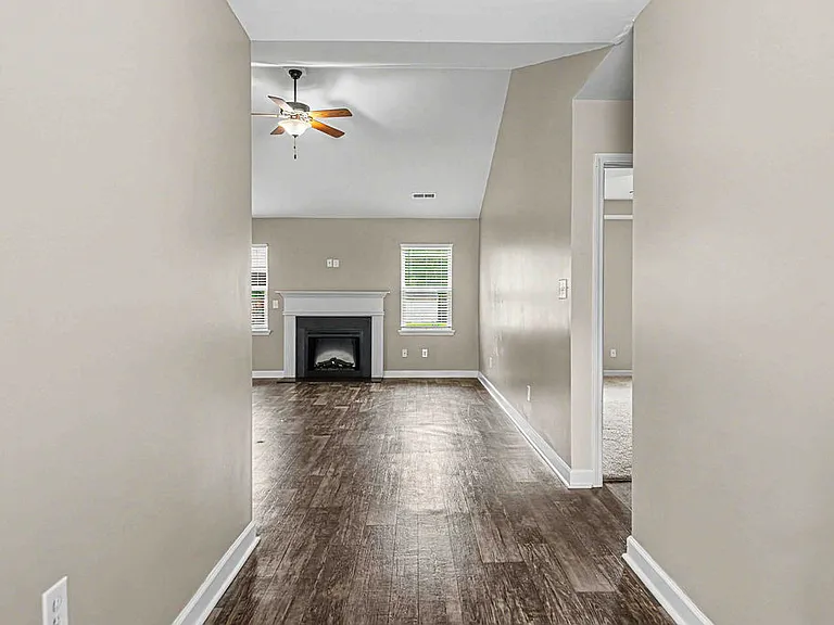 186 Peytons Ridge Dr — Photo 4