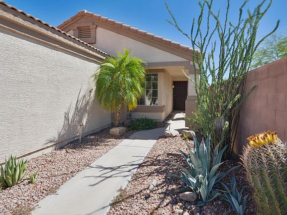3rd image of 3025 E Pontiac Dr