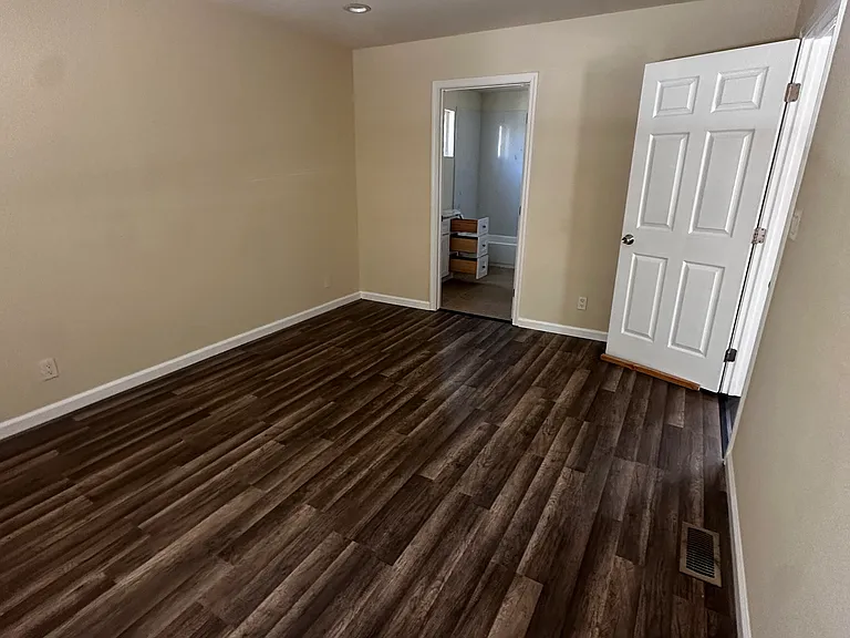 1923 Acacia Ave — Photo 6