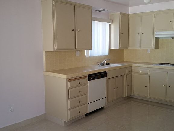 4th image of 722 E Olive Ave APT D