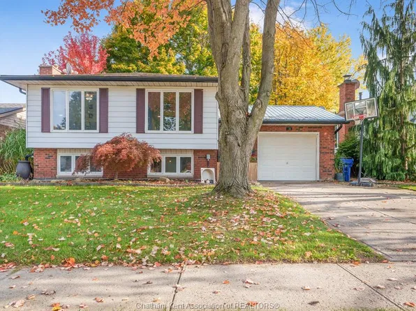 11 Duff Cres, Chatham Kent, ON N7L 4X8