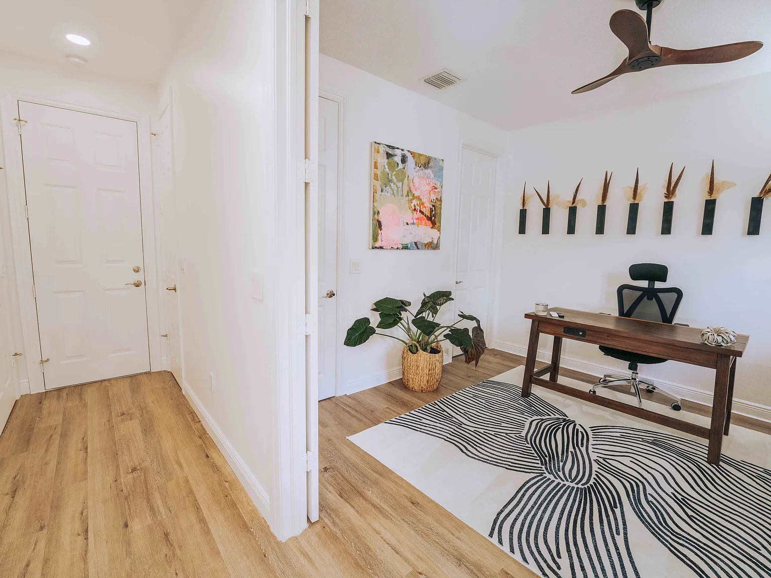 3 bed, 2000 sqft, $4,900 — Photo 2