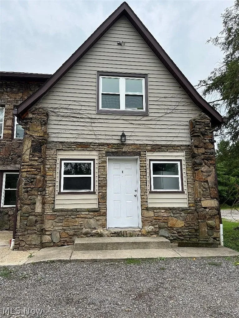 2 bed, $900 — Photo 2