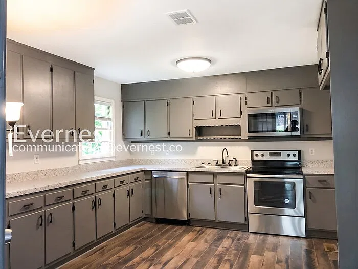 3 bed, 2.0 bath, 1075 sqft, $1,500 — Photo 4
