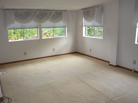3rd image of 3611 I St NE Unit 172
