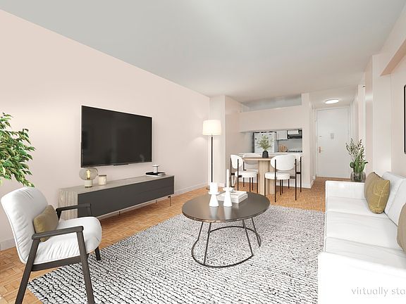4th image of 500 W 43rd St APT 21C