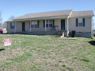 143 Young Ln, Scottsville, KY 42164
