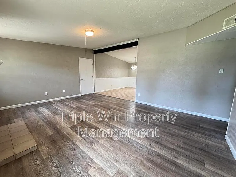 835 Bobbins Ln — Photo 8