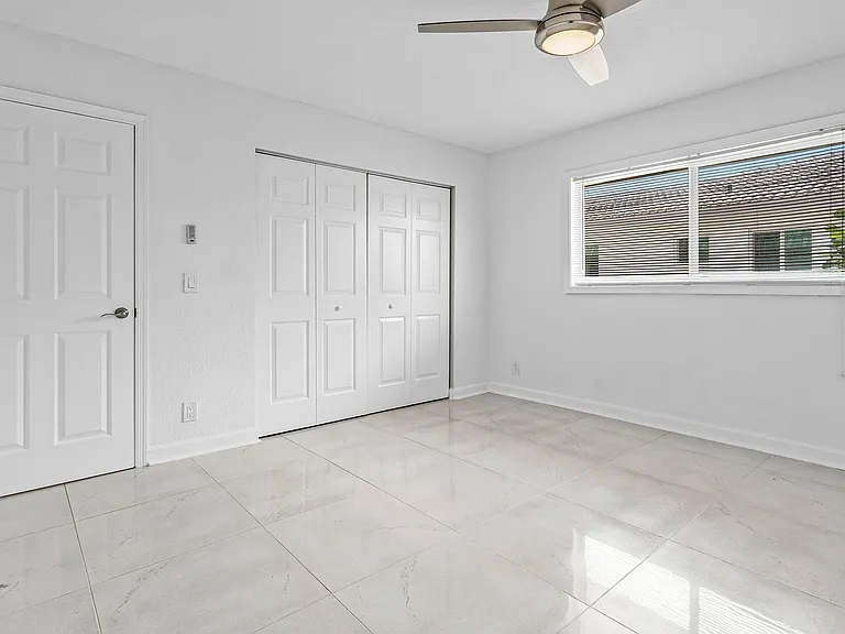 231 SW 6th St — Photo 14
