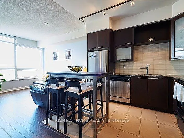 Building Photo - 500 Sherbourne St #2701
