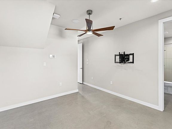 5th image of 1146 E Euclid Ave