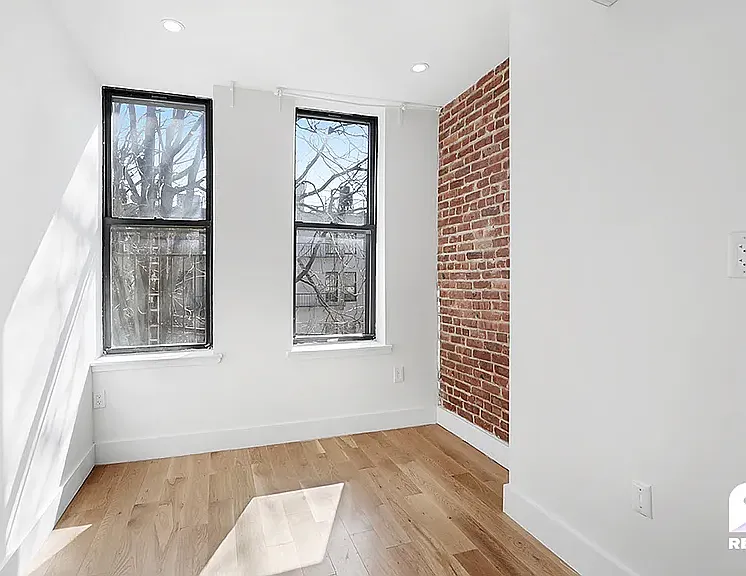 1726 Woodbine St #2R — Photo 3