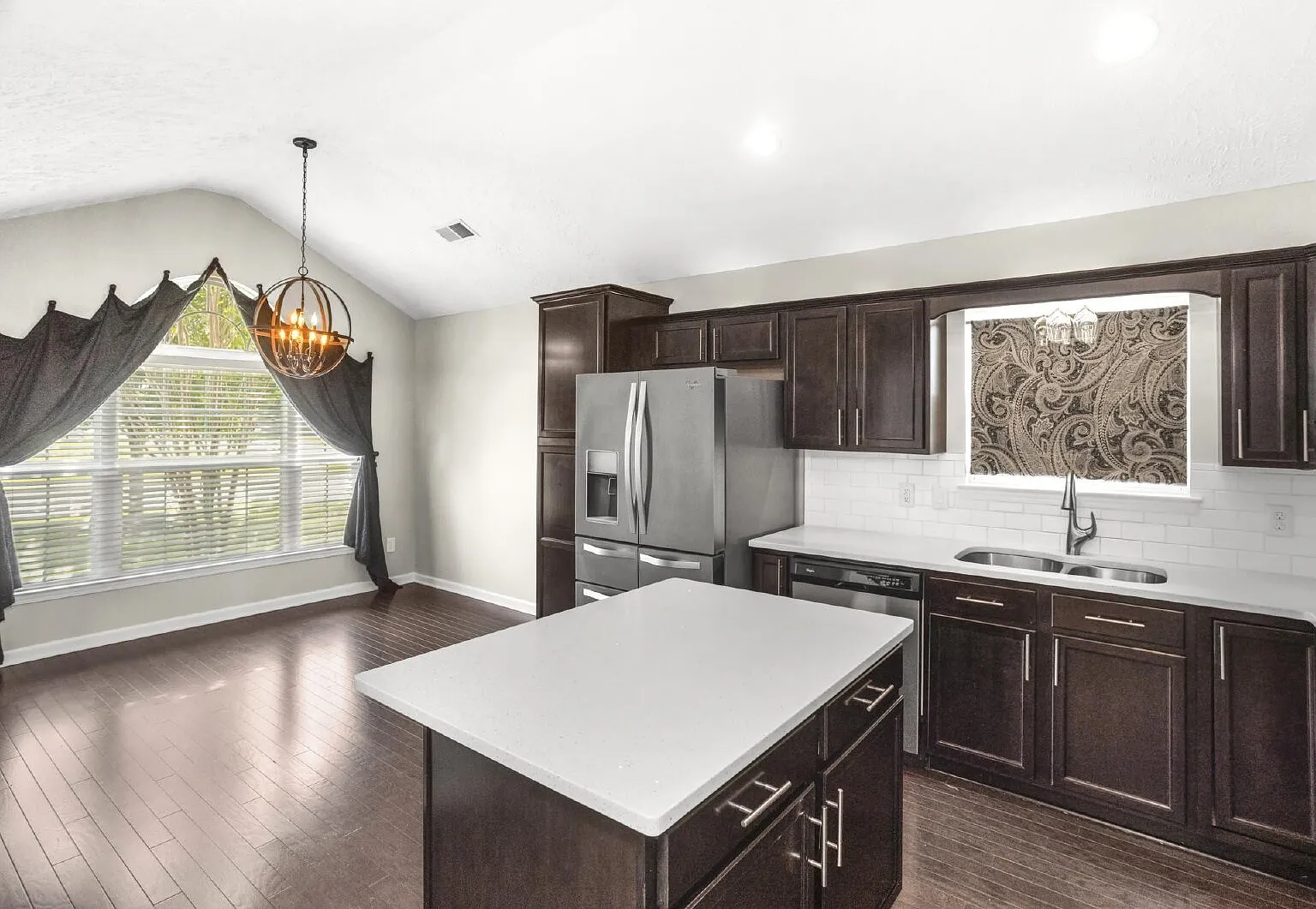 3 bed, 2.0 bath, 1568 sqft, $2,295 — Photo 3