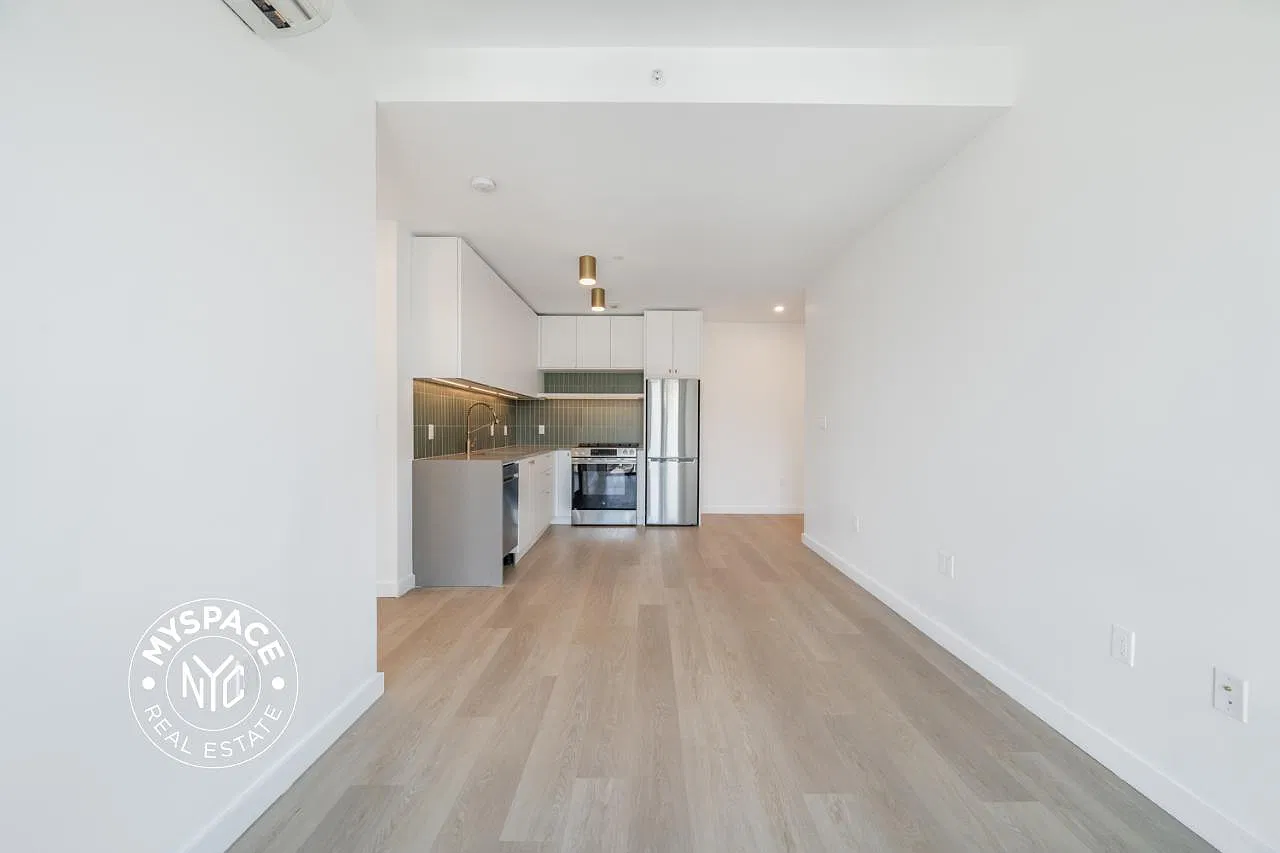 527 Grand Ave — Photo 4