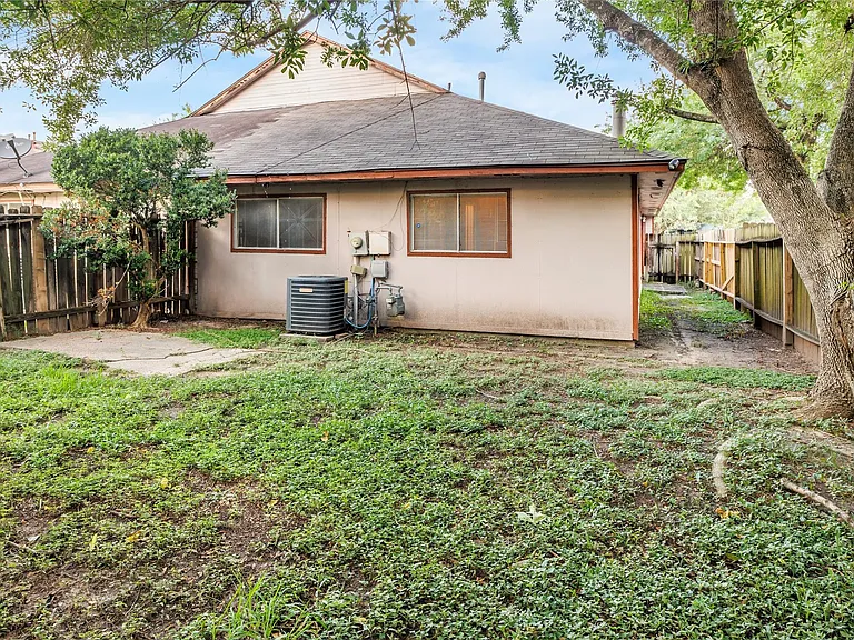 10025 Rosbrook Dr — Photo 14