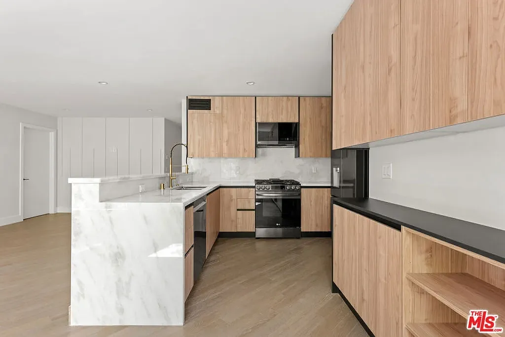 Building Photo - 1450 1/2 S Crescent Heights Blvd