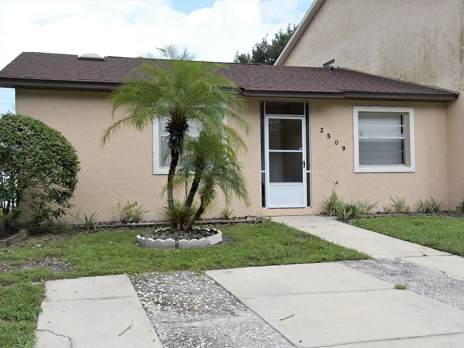 3 bed, 1132 sqft, $1,950 — Photo 1