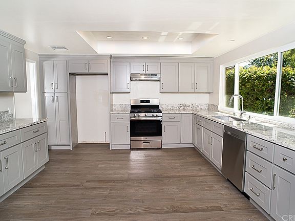 3rd image of 8556 Kelvin Ave