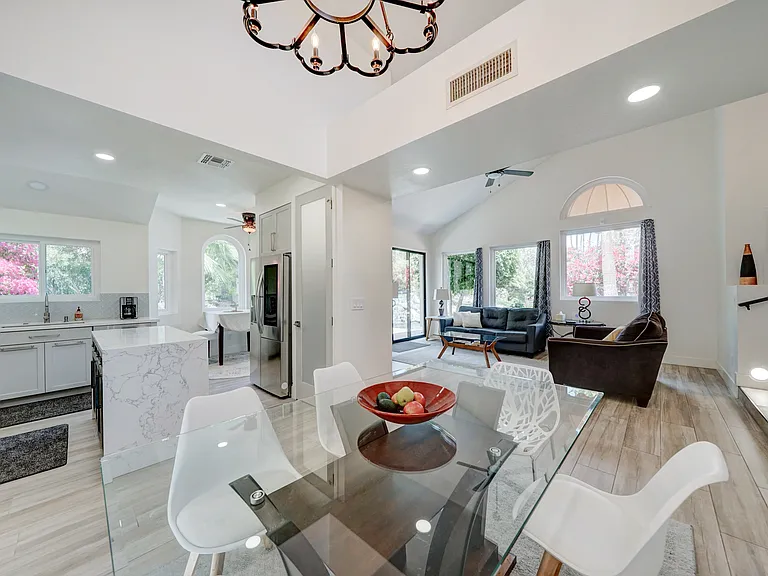 1358 W Meadow Green Ln — Photo 19