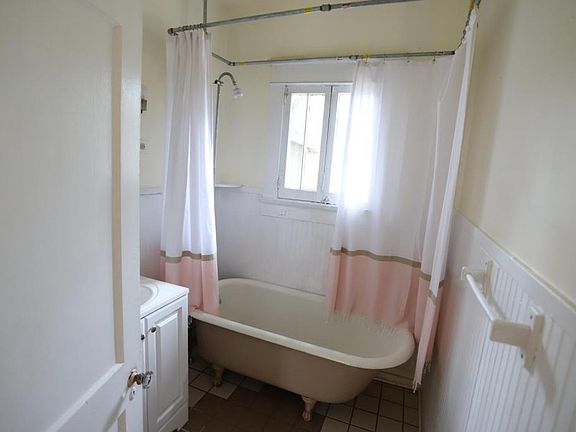 5th image of 1144 W Walnut St