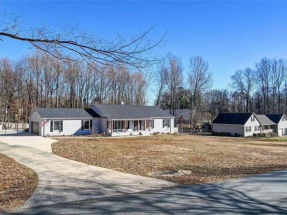 2nd image of 307 Woodland Dr