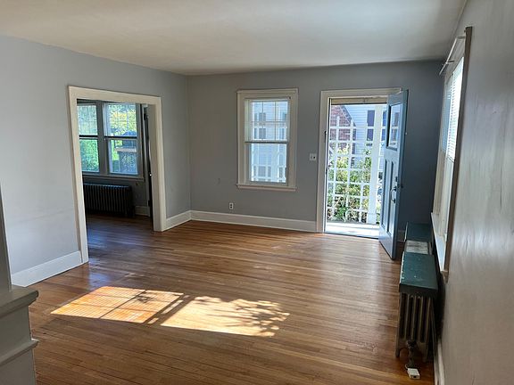 3rd image of 31 Chapin Ave