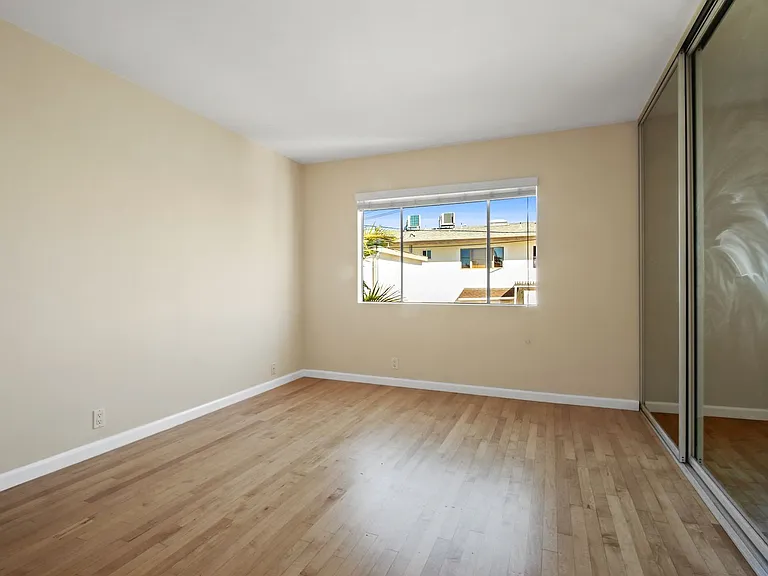 1133 16th St in Santa Monica - North of Wilshire Blvd! — Photo 8