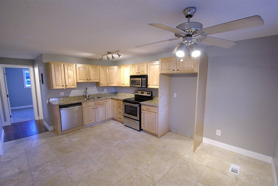 1st image of 4022 S Vernon Cir APT A