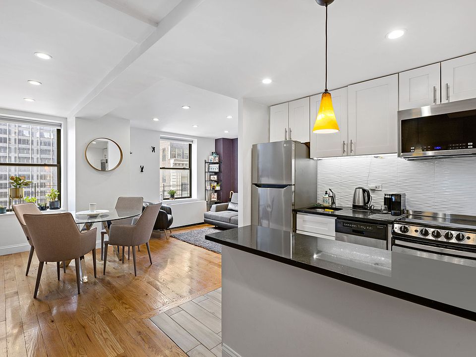1st image of 150 W 51st St APT 1511