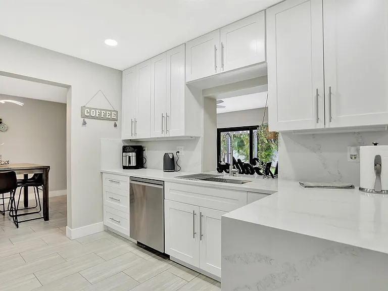 1035 NW 5th Ave — Photo 13