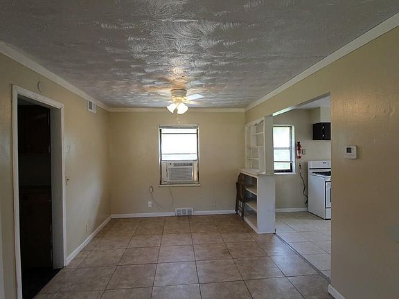 3rd image of 1812 Corrine Dr