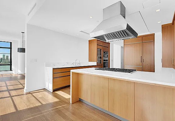 5th image of 150 Charles St APT 14A