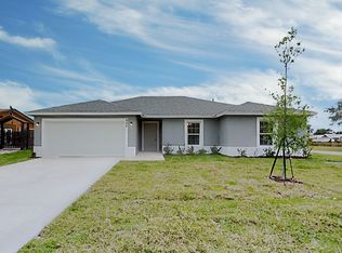 902 SE Albatross Ave, Pt Saint Lucie, FL 34983