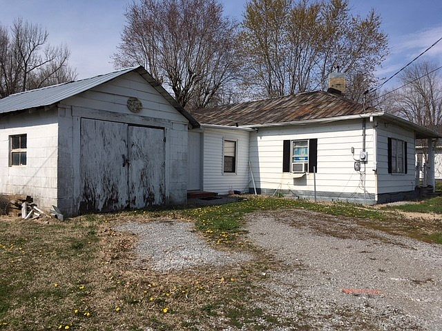 2nd image of 605 W Main St