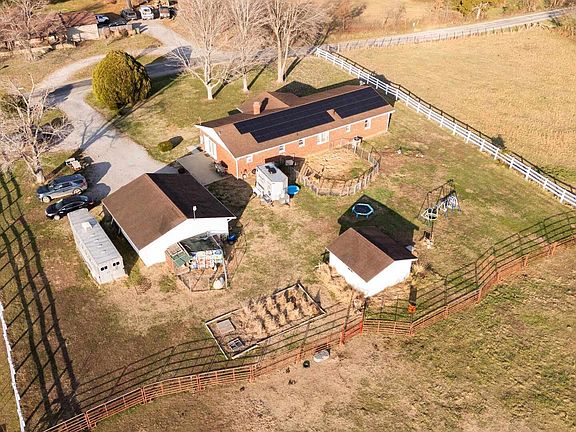 4th image of 205 W Boundary Rd